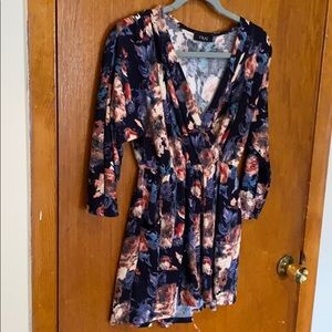 NWOT TRAC Floral Romper w/ Pockets - Medium